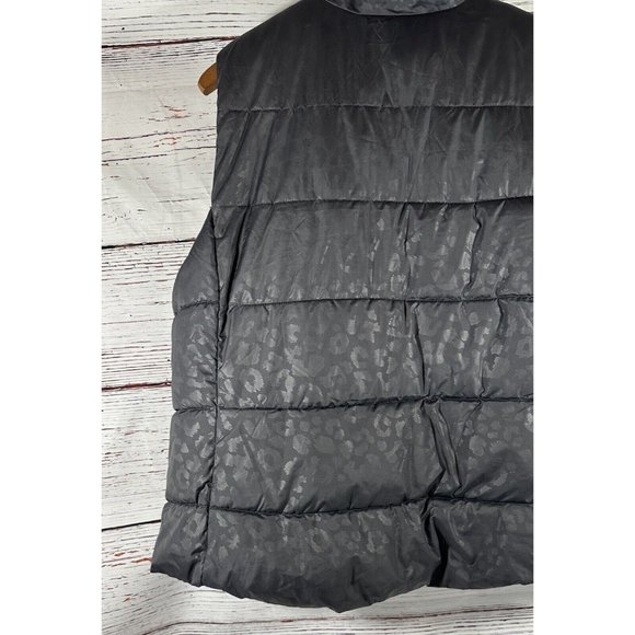 Old Navy Puffer Vest Size XXL Gray Zipper and Button Up Front Camo Print Warm - Picture 9 of 13